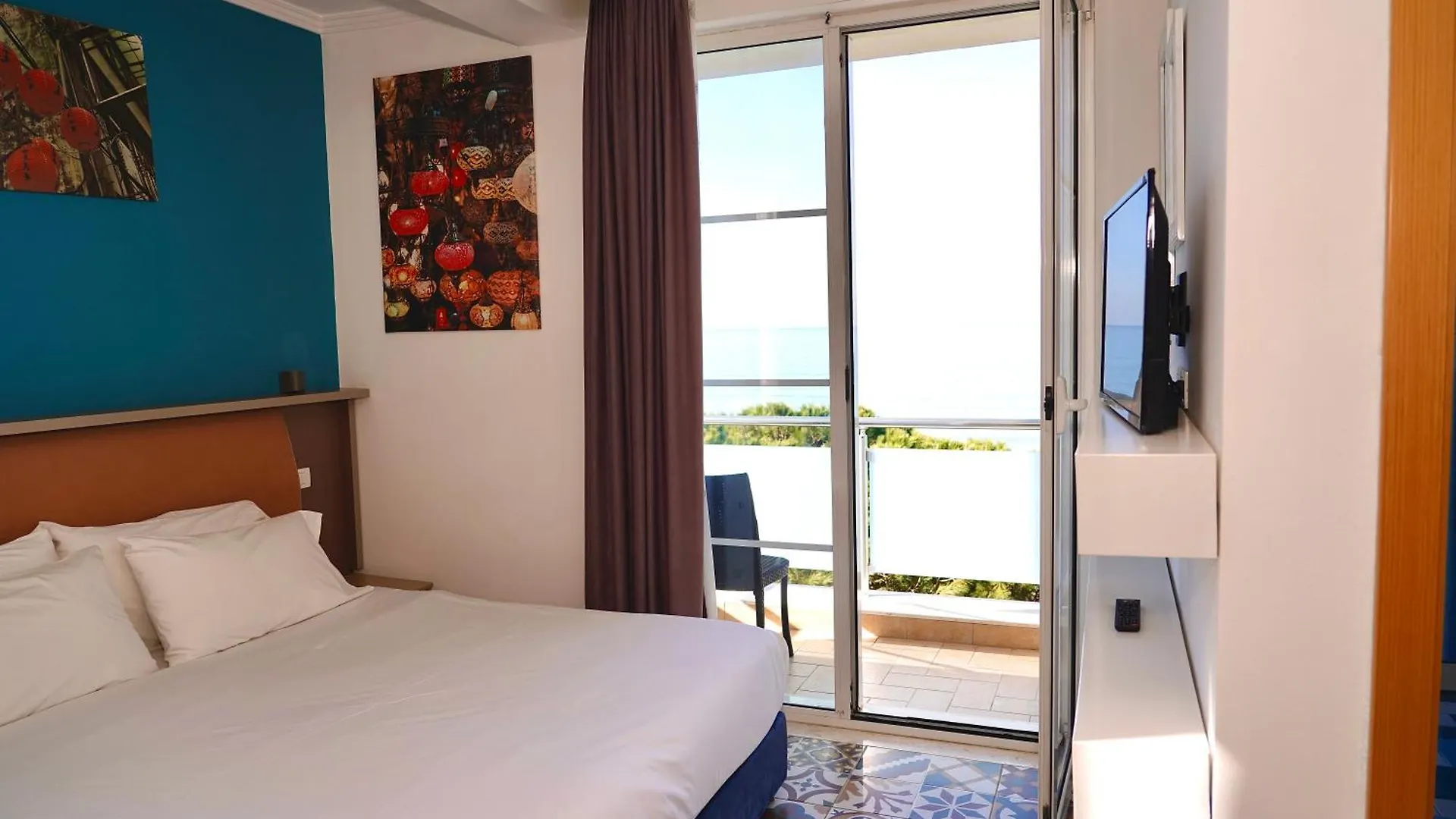 ***  Hotel Monaco & Garden Golem  Αλβανία
